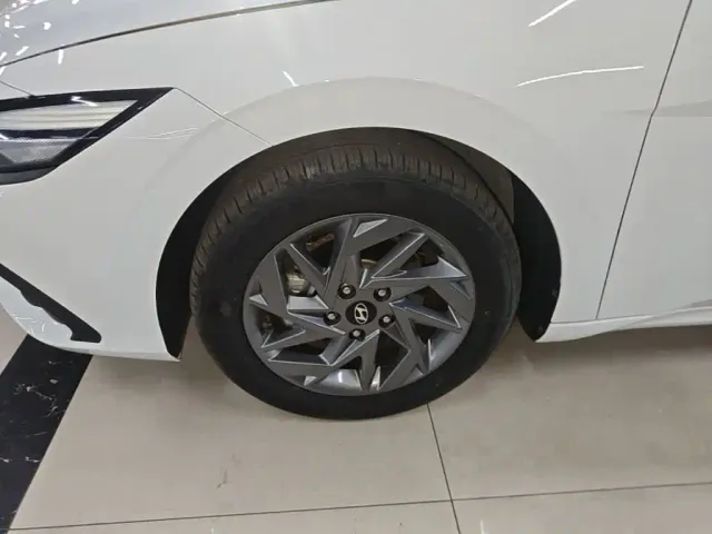 Hyundai Elantra — Фото автомобиля 22