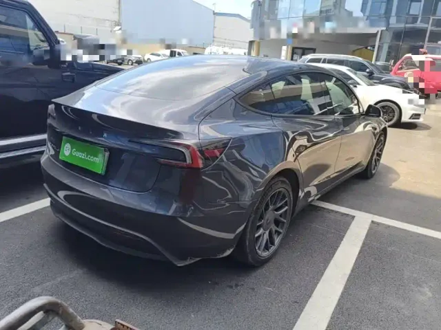 Tesla Model 3 — Фото автомобиля 6