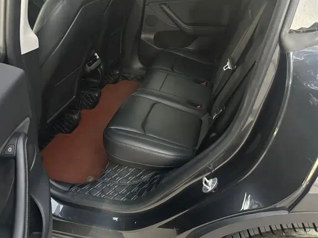 Tesla Model Y — Фото автомобиля 5