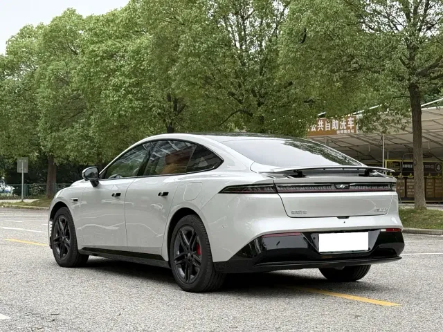 Dongfeng eπ 007 — Фото автомобиля 6