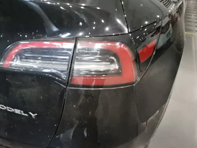 Tesla Model Y — Фото автомобиля 7