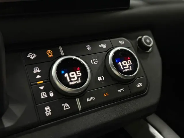 Land Rover Defender — Фото автомобиля 15