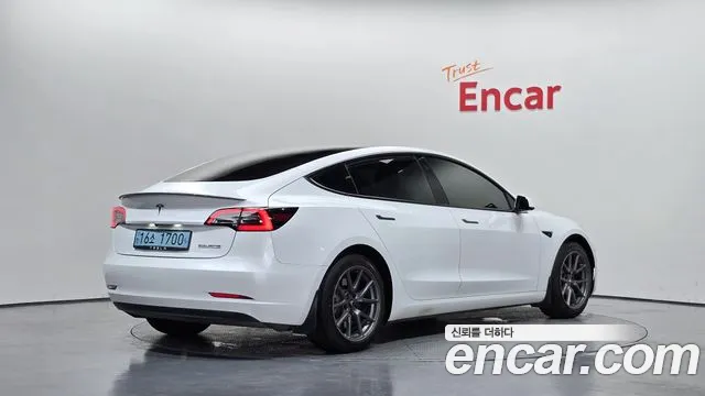 Tesla Model 3 — Фото автомобиля 2