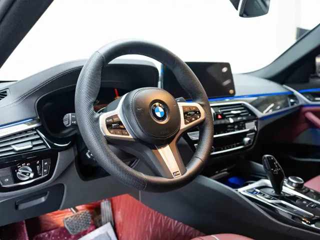BMW 5 Series — Фото автомобиля 11