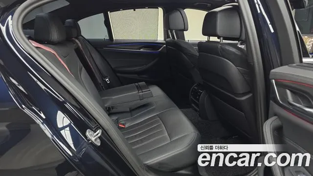 BMW 5 Series G30 — Фото автомобиля 16