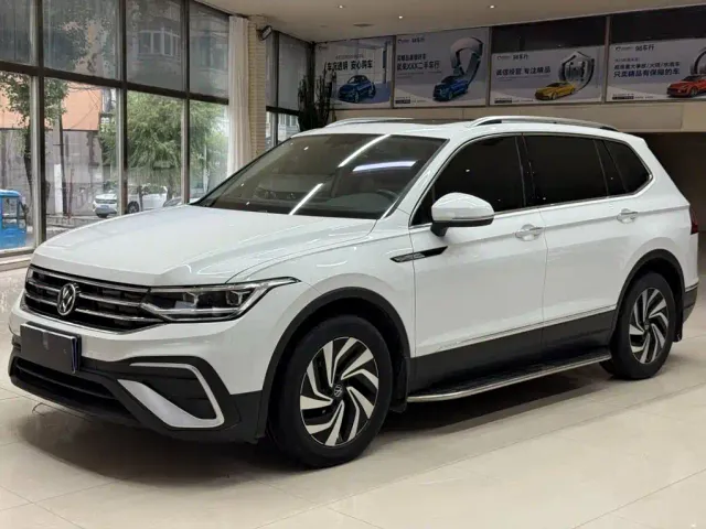 Фотография автомобиля — Volkswagen Tiguan L