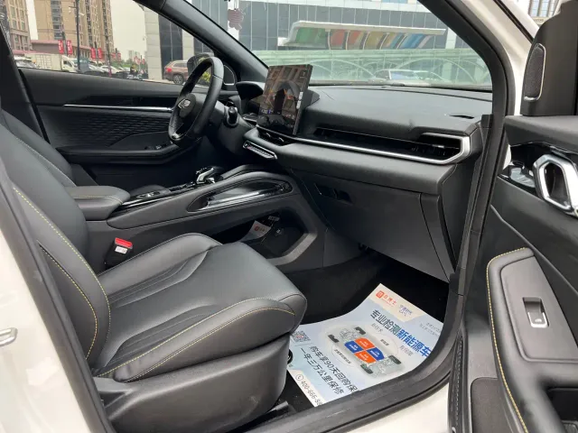 Geely Binyue — Фото автомобиля 15