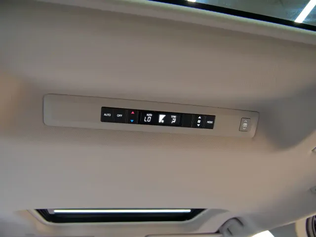 Toyota Granvia — Фото автомобиля 14