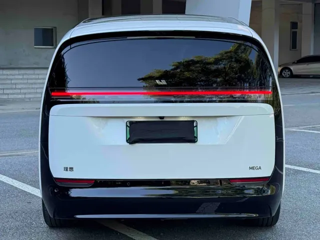 Li Auto MEGA — Фото автомобиля 4