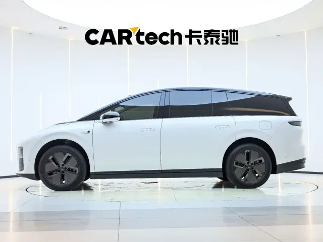 Li Auto i8 — Фото автомобиля 5
