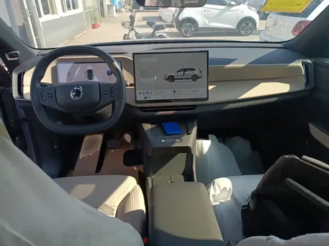 Volvo XC70 Plug-in Hybrid — Фото автомобиля 9