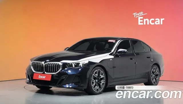 Фотография автомобиля — BMW 5 Series