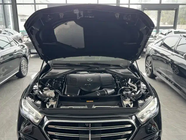 Mercedes-Benz E-Class — Фото автомобиля 17