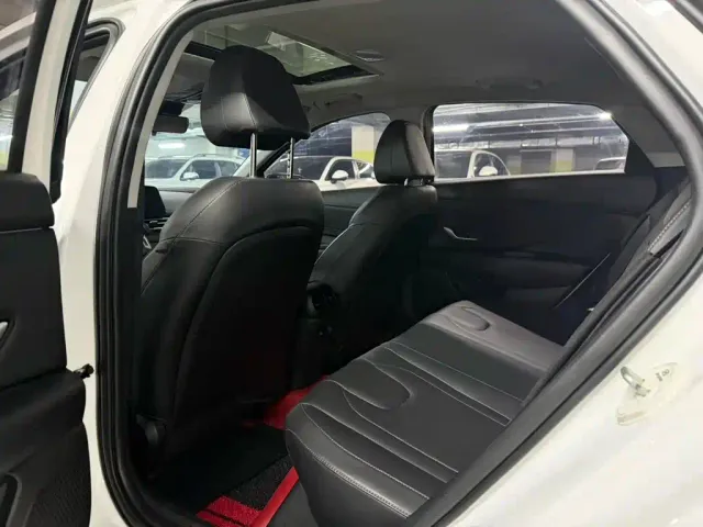 Hyundai Elantra — Фото автомобиля 7
