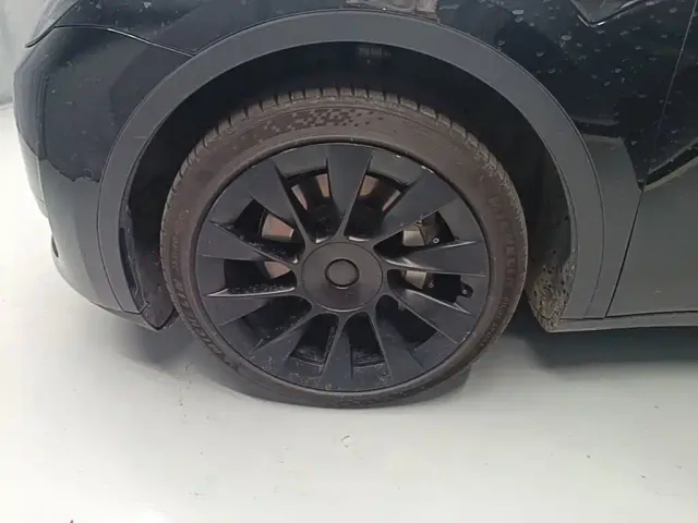 Tesla Model Y — Фото автомобиля 22