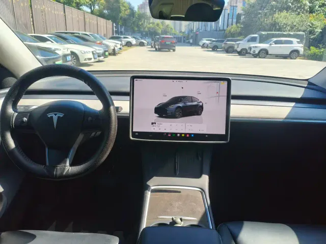 Tesla Model Y — Фото автомобиля 8