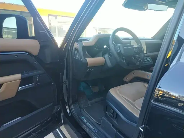 Land Rover Defender — Фото автомобиля 15