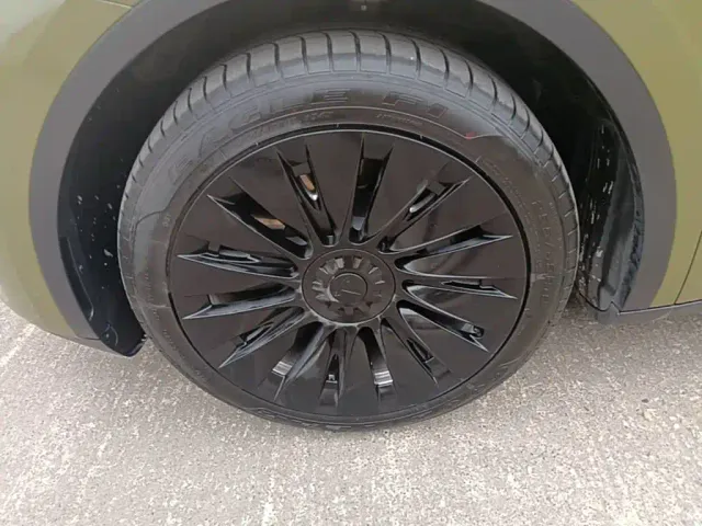 Tesla Model Y — Фото автомобиля 22