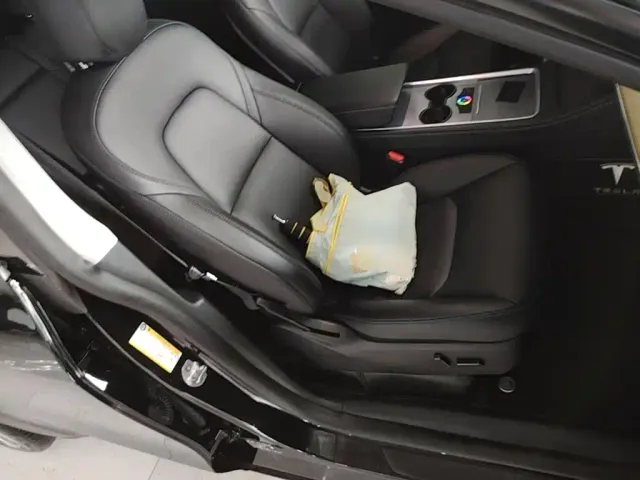 Tesla Model Y — Фото автомобиля 24