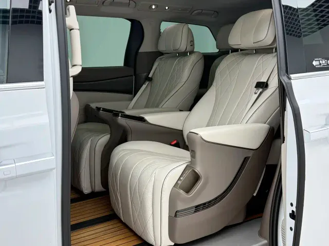 Denza D9 — Фото автомобиля 6