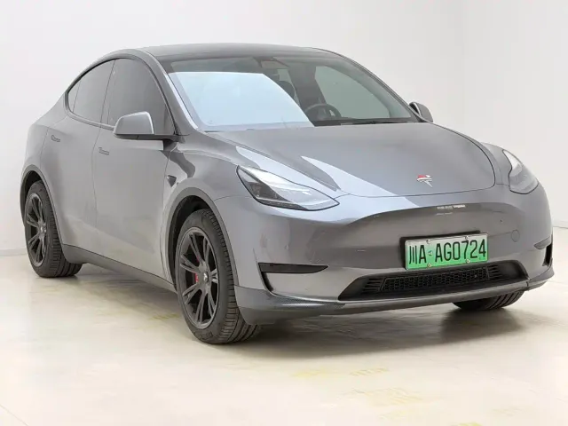 Tesla Model Y — Фото автомобиля 3