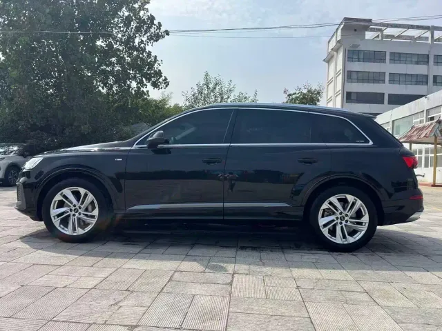 Audi Q7 — Фото автомобиля 4