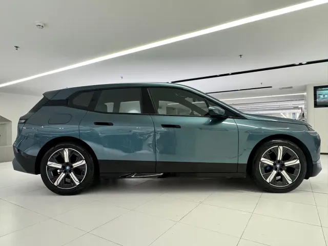 BMW iX — Фото автомобиля 4