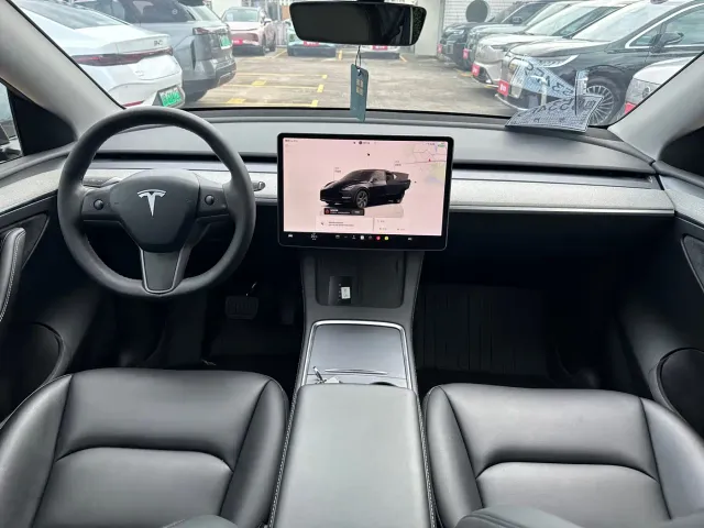 Tesla Model Y — Фото автомобиля 10