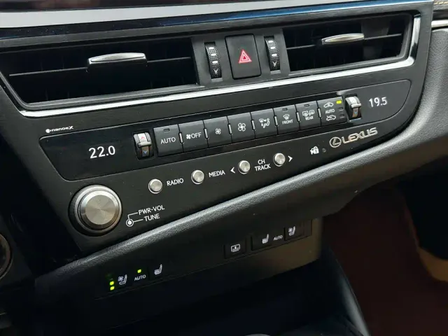Lexus ES — Фото автомобиля 17