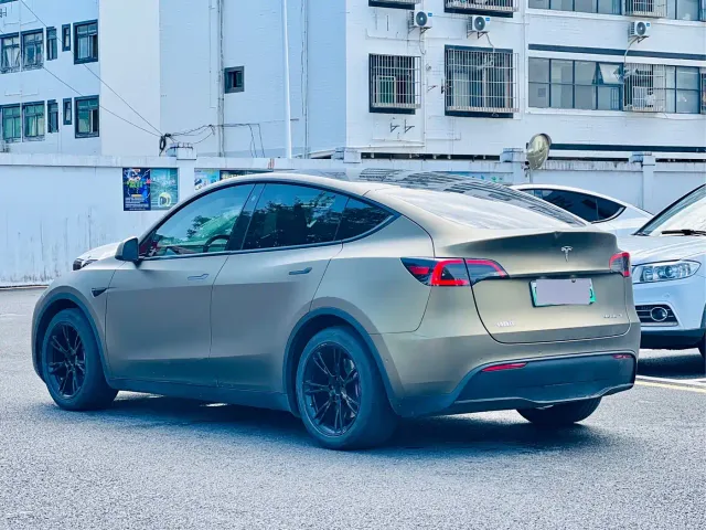 Tesla Model Y — Фото автомобиля 9