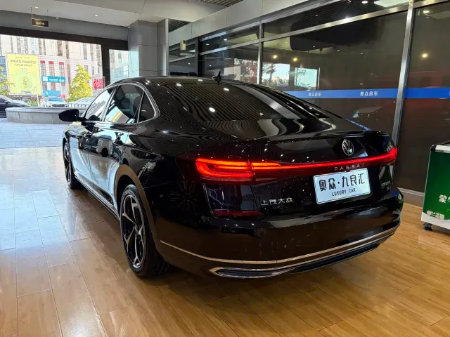 Volkswagen Passat — Фото автомобиля 14