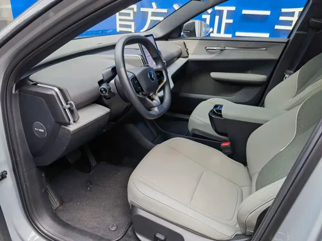 Volvo EX30 — Фото автомобиля 9