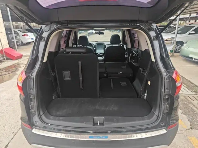 SWM Motor SWM X7 — Фото автомобиля 18