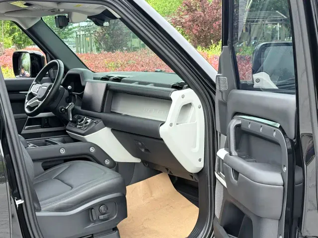 Land Rover Defender — Фото автомобиля 18