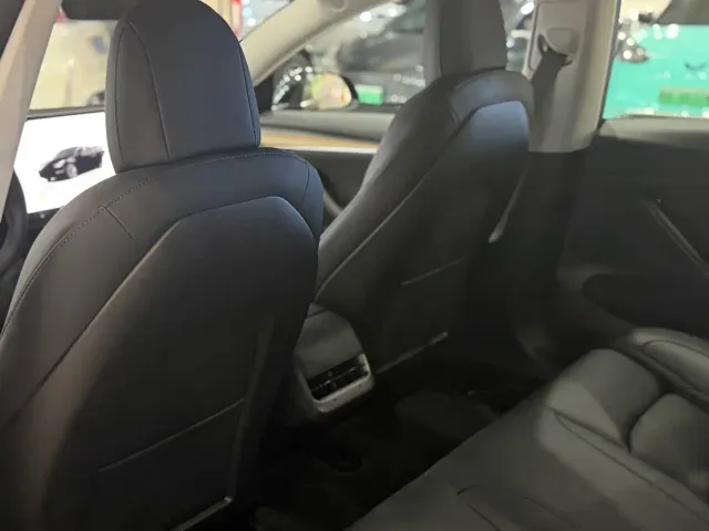 Tesla Model 3 — Фото автомобиля 5
