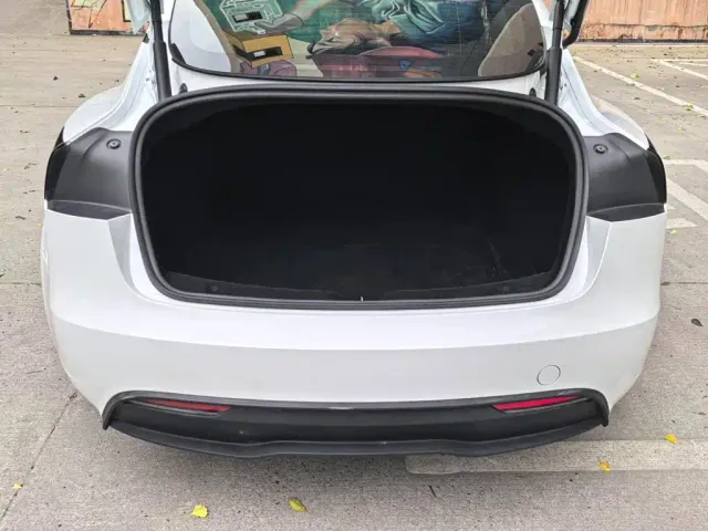 Tesla Model 3 — Фото автомобиля 11