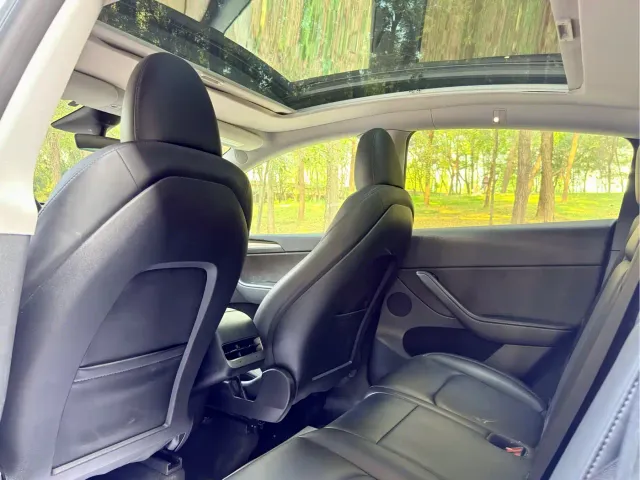 Tesla Model Y — Фото автомобиля 9