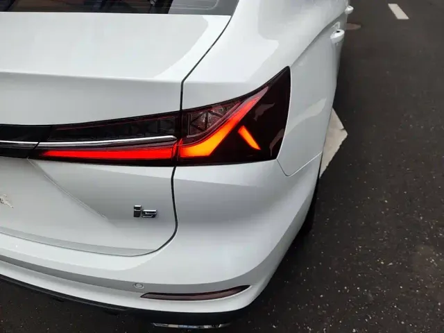 Roewe i5 — Фото автомобиля 7