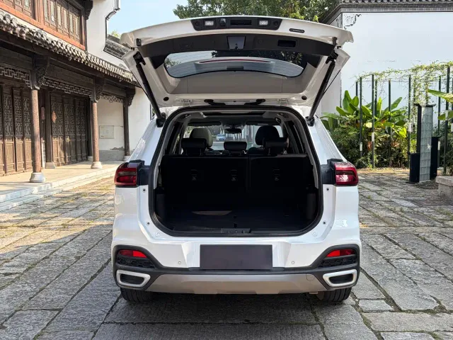 Chery Tiggo 8 — Фото автомобиля 7