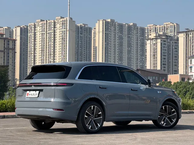 Li Auto L7 — Фото автомобиля 11