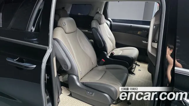 Kia Carnival Generation 4 — Фото автомобиля 17