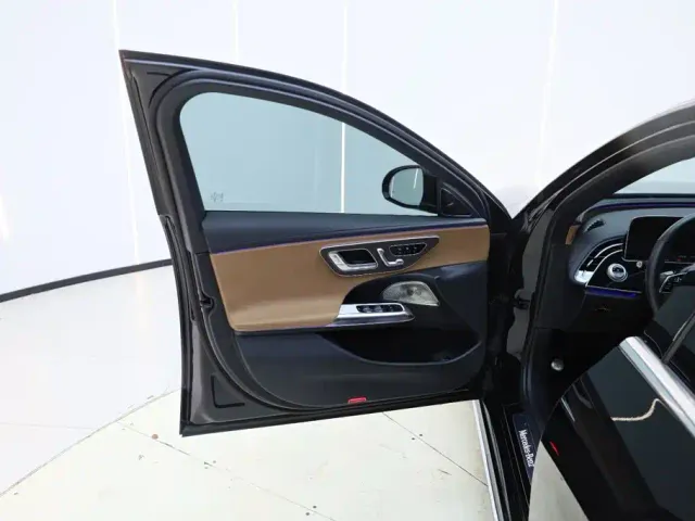 Mercedes-Benz E-Class — Фото автомобиля 18
