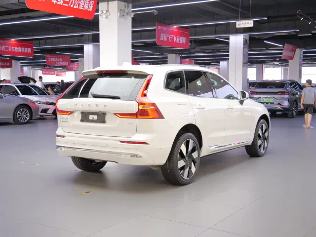 Volvo XC60 — Фото автомобиля 6