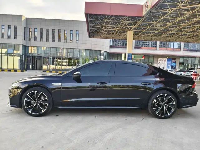 Audi A7L — Фото автомобиля 5