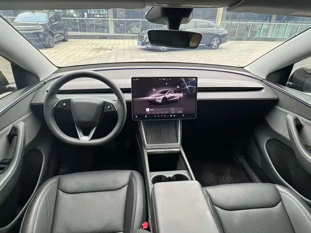 Tesla Model Y — Фото автомобиля 5