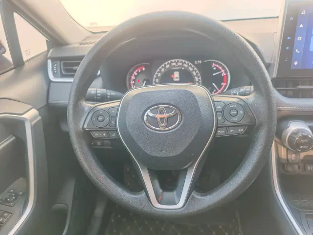 Toyota RAV4 — Фото автомобиля 10