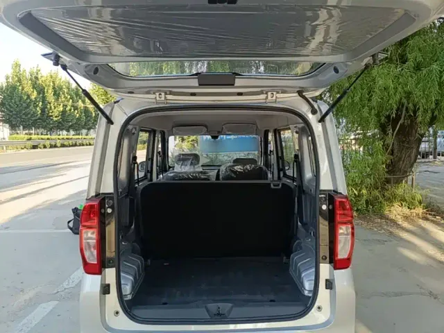 Wuling Zhiguang NEV — Фото автомобиля 14