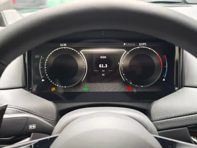 Aston Martin DB12 — Фото автомобиля 13