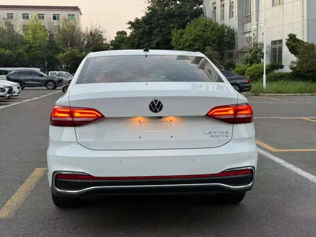 Volkswagen Lavida — Фото автомобиля 5
