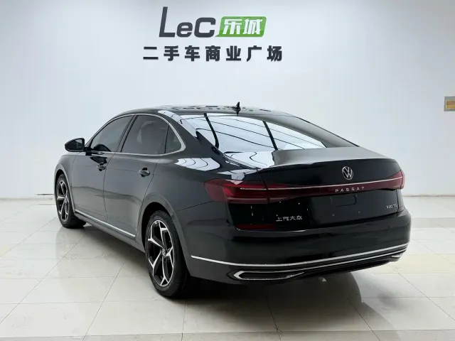 Volkswagen Passat — Фото автомобиля 6